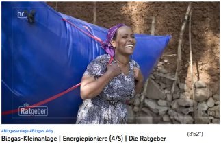 Africaine avec un sac de stockage de gaz
