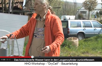 Peter Salocher zeigt auf den
                          Laugenzylinder