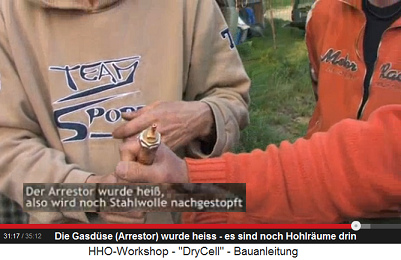 Die Gasdüsse
ist heiss geworden - also sind noch Löcher
drin, es ist zu wenig Stahlwolle
hineingestopft Die Gasdüsse ist heiss geworden - also
sind noch Löcher drin, es ist zu wenig
Stahlwolle hineingestopft