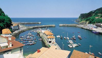 Mutriku, pier with a small breakwater pier
                        in front of it