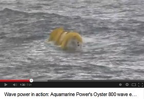 Das Auster-Wellenkraftwerk
                                "Oyster" auf einer der
                                Orkney-Inseln in Nord-Schottland, Ablauf
                                7