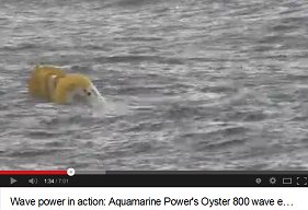 Das Auster-Wellenkraftwerk
                                "Oyster" auf einer der
                                Orkney-Inseln in Nord-Schottland, Ablauf
                                9