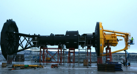 Grosse Power-Boje vor dem
                                Abtransport