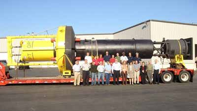 Grosse Power-Boje auf einem
                                Lastwagen