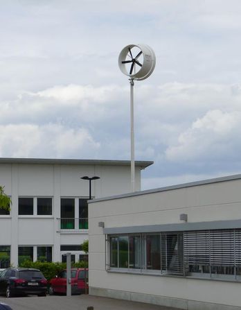 Ein
                          Kleinwindrad wie dieses hier soll auch im
                          Fricktal Energie erbringen