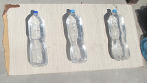 Wasseraufbereitung mit der Sonne
                                  (das Sonnenwasser): Desinfektion mit
                                  UV-Strahlung: Flasche zu 3/4 mit
                                  Tankwasser f�llen, 1 Minute gut
                                  sch�tteln, 6 bis 8 Stunden in die
                                  Sonne legen oder bei Bev�lkerung 24
                                  bis 48h nach draussen legen - es kommt
                                  top Trinkwasser dabei raus