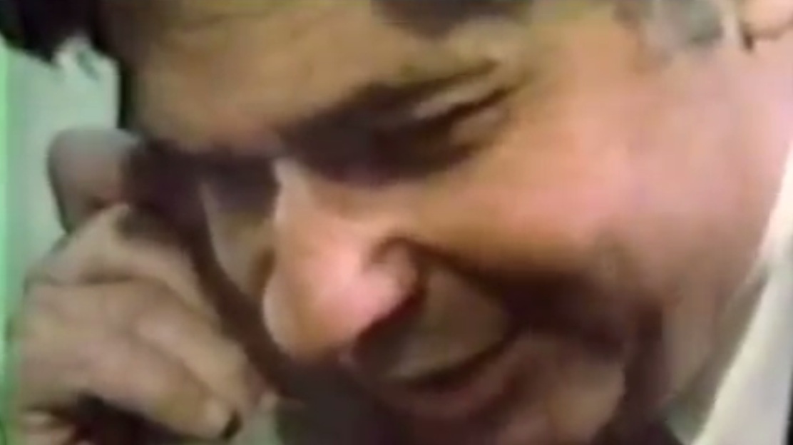 Dr. Stanley
                  Jacob am Telefon