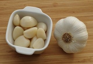 Dientes de ajo
              pelados