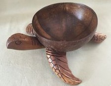 Snack bowl made of coconut shell in
                  the shape of a turtle