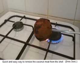 Der
                  Kokosnuss werden die Haare abgebrannt 02