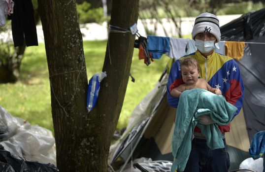 Venezuela: Obdachlose im Park mit
                                  H�ngematte - Foto: AFP.