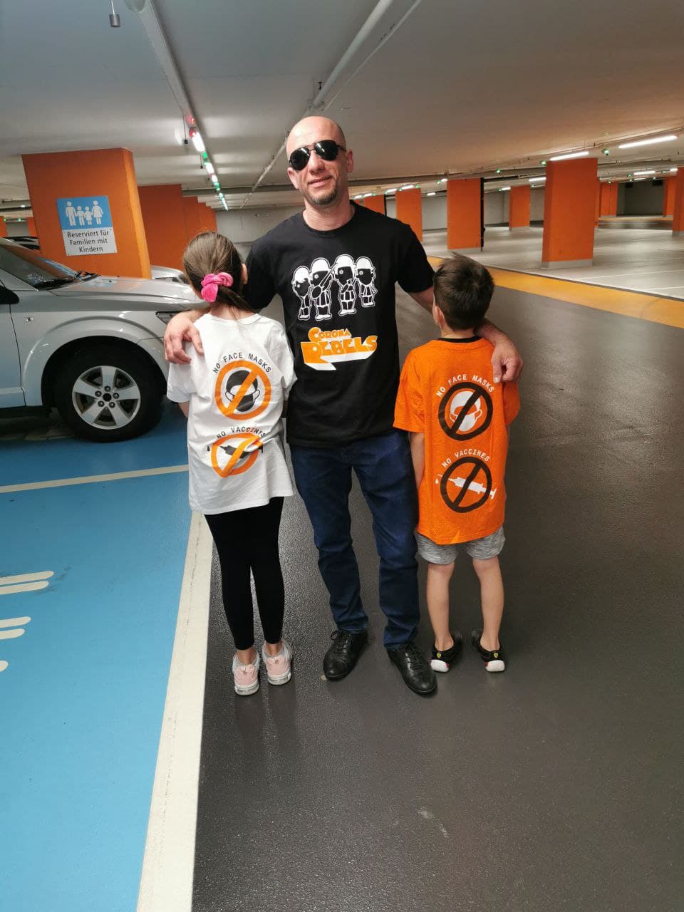 Widerstand 10.7.2021:
                                  ENDLICH BREITER WIDERSTAND gegen die
                                  Satanistischen Freimaurer-Regierungen:
                                  Bedruckte Protest-T-Shirts in der
                                  Schweiz