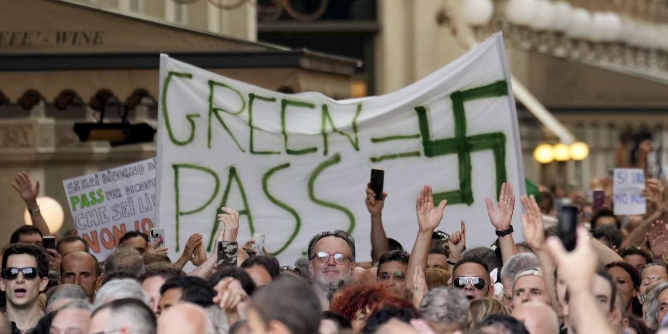Widerstand Italien 24.7.2021:
                            GENimpfpass ist GENimpf-Nazitum: Proteste
                            gegen strengere Corona-Regeln in Italien