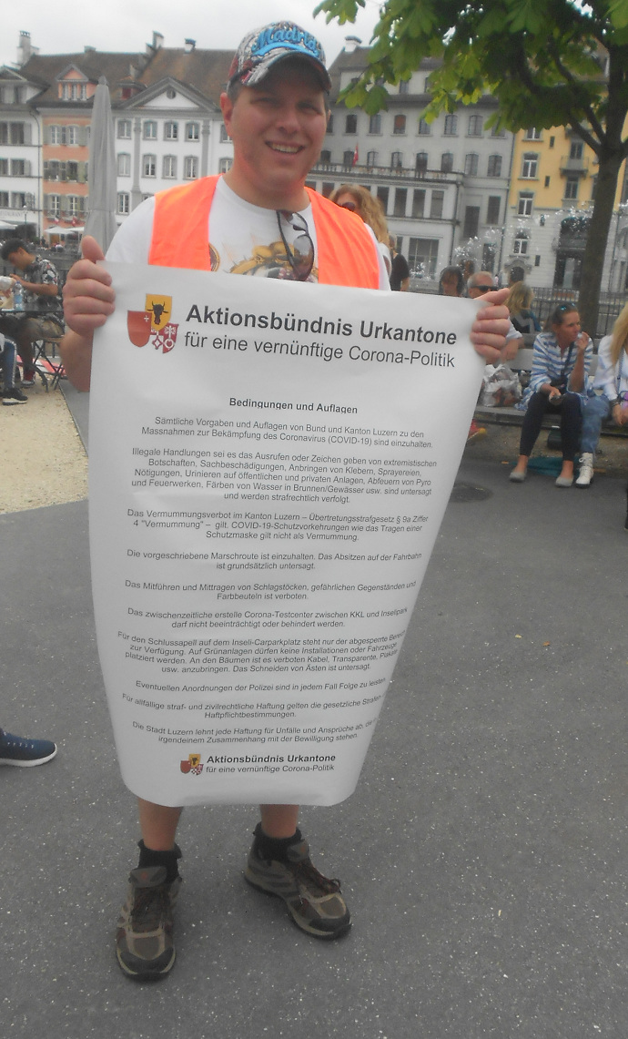 Und hier ist das Reglement
                      f�r Demonstrationen des Kantons Luzern, an das
                      sich meines Wissens ALLE
                      DemonstrationsteilnehmerInnen gehalten haben