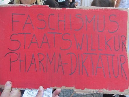 Demo Winterthur 18.9.2021: Transparent 19
                      warnt vor
                      Faschismus+Staatswillk�r+Pharma-Diktatur