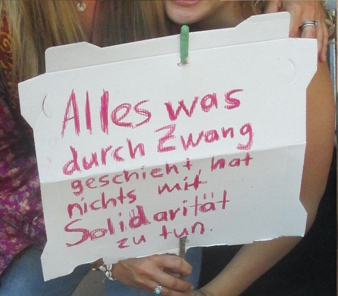 Demo Winterthur
                    18.9.2021: Transparent 21: "Alles, was durch
                    Zwang geschieht, hat nichts mit Solidarit�t zu
                    tun"