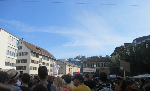 Demo Winterthur
                    18.9.2021: Transparent 23 stellt fest: "Wenn
                    Recht zu Unrecht wird, wird Widerstand zur
                    Pflicht"