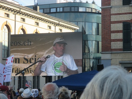 Demo Winterthur 18.9.2021: Reden 8+9.
                    Das T-Shirt stellt fest: Ich bin aus
                    wissenschaftlichen Gr�nden NICHT GEIMPFT! Ich bin in
                    der Kontrollgruppe dieses Versuchs