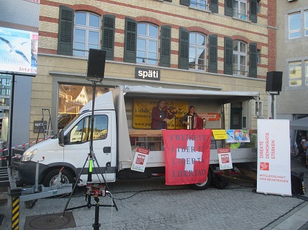 Demo Winterthur 18.9.2021: Musik
                    mit Geige und Handorgel