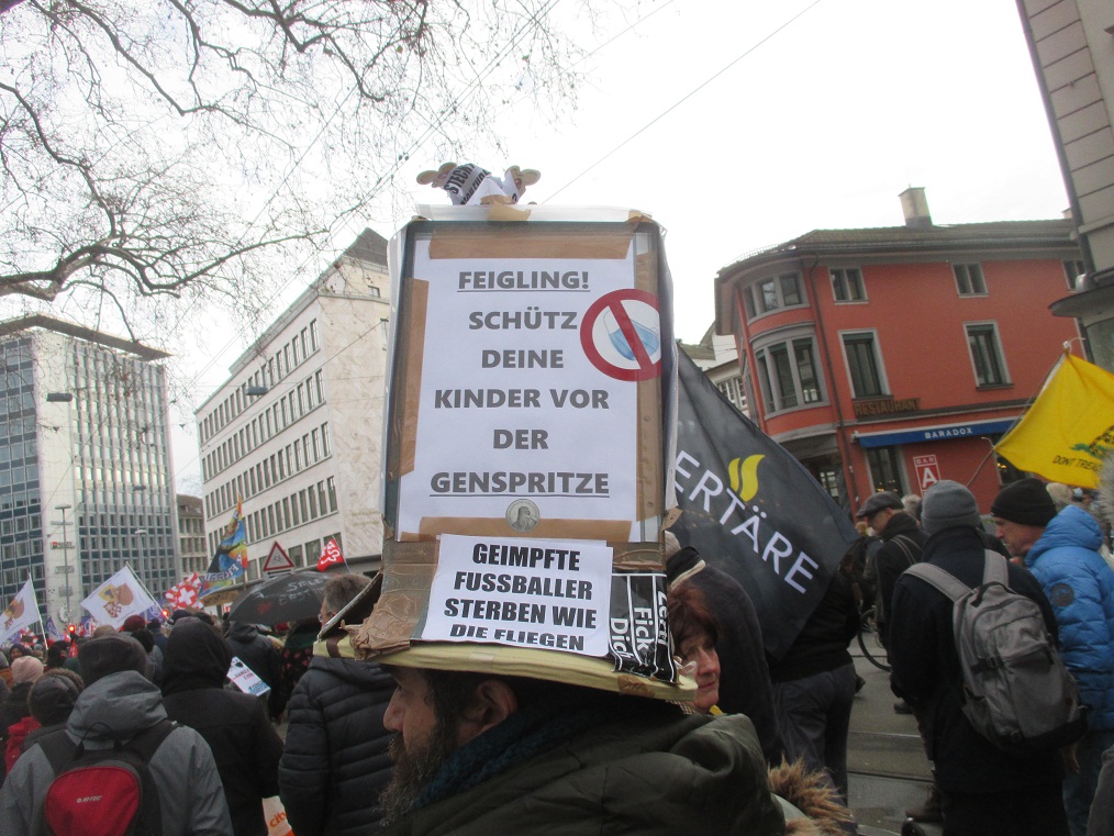 Demo in Zurich, Jan.8, 2022 3+4: More and more
soccer players die: "Vaxxed soccer players die
like flies" (orig. German: "Geimpfte
Fussballer sterben wie die Fliegen") Demo
in Zurich, Jan.8, 2022 3+4: More and more soccer
players die: "Vaxxed soccer players die like
flies" (orig. German: "Geimpfte Fussballer
sterben wie die Fliegen")
