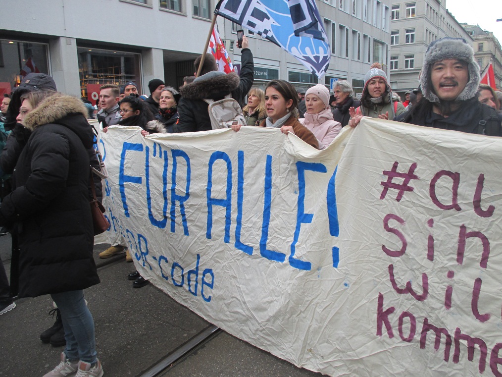 Demo in Z�rich
                    8.1.2022 18: Forderung: Bildung f�r alle OHNE
                    QR-Code!