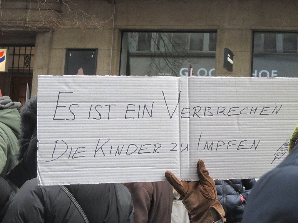 Demo in Zurich, Jan.8, 2022 09: Children don't
need any corona vaccination because children hardly die
off Corona. So the following is right: "It's a
crime to vaccinate children." (orig. German:
"Es ist ein Verbrechen, die Kinder zu
impfen") Demo in Zurich, Jan.8, 2022 09:
Children don't need any corona vaccination because
children hardly die off Corona. So the following is
right: "It's a crime to vaccinate children."
(orig. German: "Es ist ein Verbrechen, die Kinder
zu impfen")