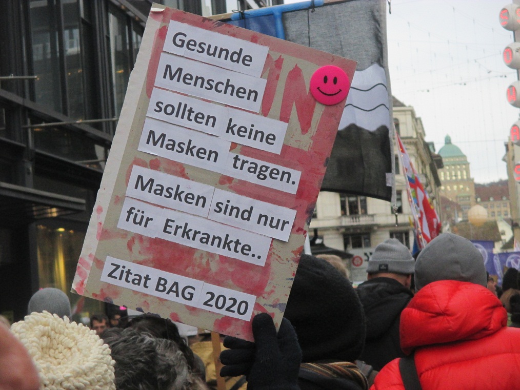 Demo in Z�rich 8.1.2022 11: Masken sind nur f�r
                  Erkrankte, hat das BAG schon 2020 gesagt:
                  "Gesunde Menschen sollten keine Masken tragen.
                  Masken sind nur f�r Erkrankte.. Zitat BAG 2020"