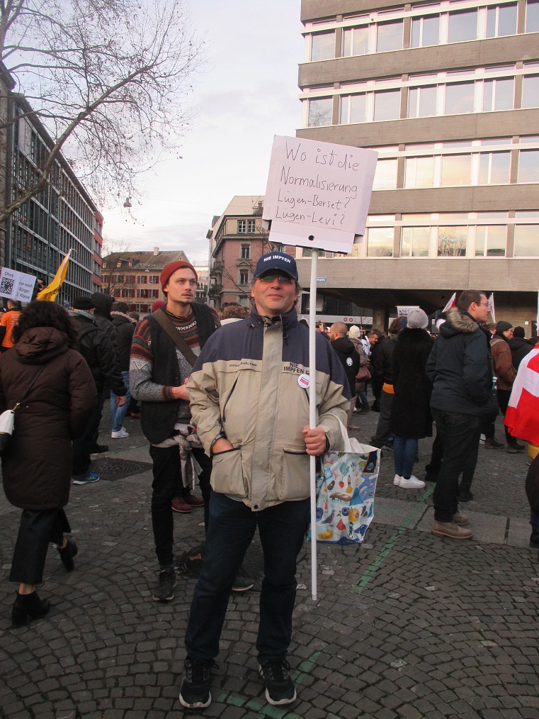 Demo in Z�rich 8.1.2022 20:
                    NIE IMPFEN fragt: "WO ist die Normalisierung,
                    L�gen-Berset? L�gen-Levy?"