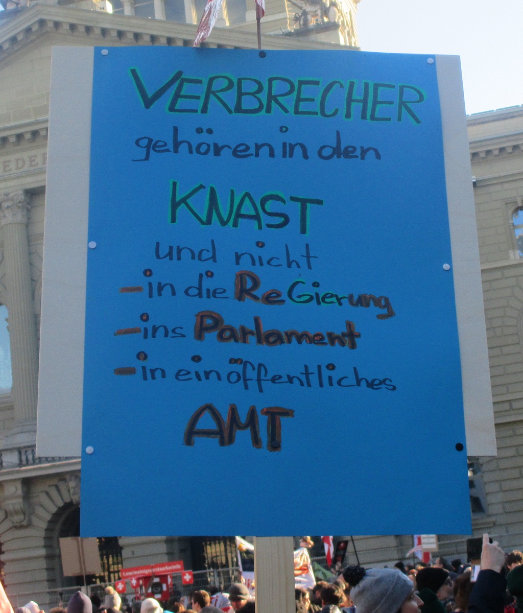 Demo in Bern 22.1.2022: Verbrecher gehören in
den Knast Demo in Bern 22.1.2022: Verbrecher
gehören in den Knast