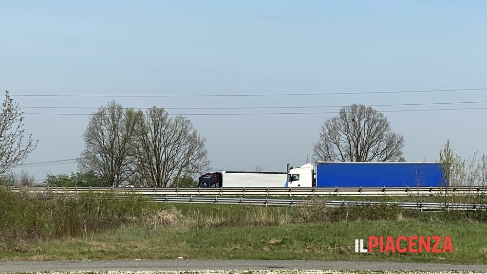 2G-Fascho-Italien:
                Klw-Fahrer aus Belgien stirbt im abgestellten Lkw,
                3.2.2022