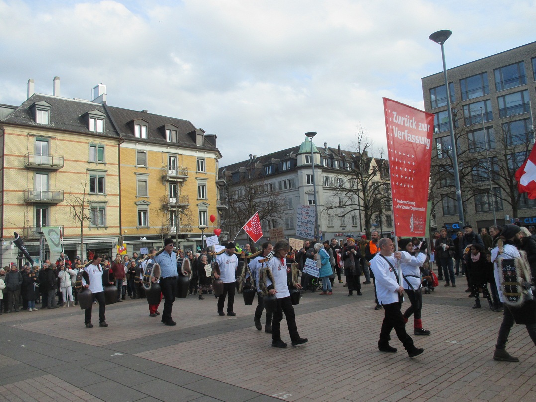 Demo in Z�rich-�rlikon
                  19.2.2022 81: Trychler machen ihren Abschluss 04