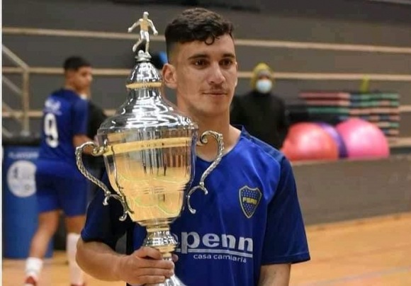 Verdacht Kindermord mit GENimpfung in
                  Uruguay 3.3.2022: Fussballspieler Rony Berni der
                  U17-Auswahl stirbt beim Mittagessen - erstickt:
                  Falleci� el capit�n de la selecci�n Sub 17 de F�tbol
                  de R�o Branco