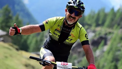Verdacht GENimpfmord in Biella
                  (1G-Fascho-Italien) 7.4.2022: Mountainbiker Davide
                  Piglia macht Training: Herzstillstand - Helikopter -
                  Spital - mit 44 tot: (orig. italiano: Appassionato di
                  bici, muore mentre prova il percorso della gara)