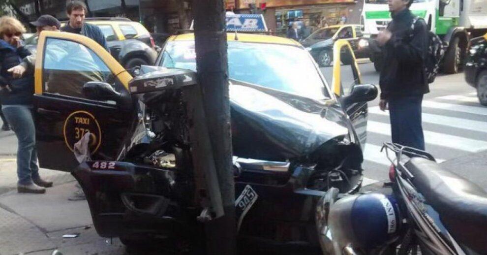 Vaccident in Buenos Aires 10.5.2022: Taxifahrer
                  mit Hirnschlag: touchiert 2 Autos und rast aufs
                  Trottoir gegen Fussg�ngergruppe: Taxifahrer �berlebt,
                  1 franz�sische Touristin tot: Buenos Aires: Taxifahrer
                  bricht mit Schlaganfall am Steuer zusammen, rast in
                  Touristengruppe: 23-j�hrige Franz�sin erliegt ihren
                  Verletzungen. Meldung vom 8.5.22. (orig. Spanisch:
                  Taxista atropell� a cinco personas tras
                  descompensarse: muri� una turista francesa)