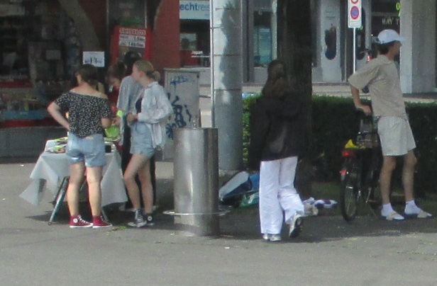 Verdacht
                  Blutschaden durch SCHLANGENGIFTimpfung 21.6.2022:
                  Herbstkleidung bei 21 Grad