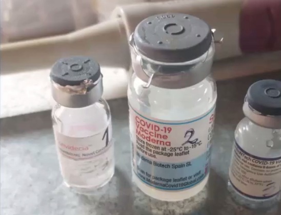 Vials with "Corona
                  vaccination" of Pfizer and Moderna