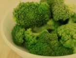 Broccoli f�rdert mit Vitamin K bei
                      Blutgruppe 0 die Blutgerinnung des d�nnen Blutes
                      von Blutgruppe 0, und ist wichtigste Calciumquelle
                      neben Sardinen.