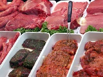 Meat spiced
                    (foreground) and raw (background)