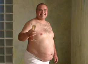 Gente gorda (aquí un
                      hombre gordo) con sobrepeso (adiposis) casi
                      siempre comen las falsas cosas que no corresponden
                      con su grupo sanguíneo