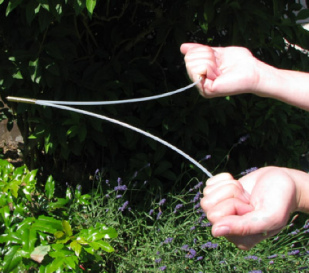 W�nschelrute
              [1]: Mit W�nschenruten kann man Wasseradern finden, die
              Einfluss auf das Wohlbefinden haben