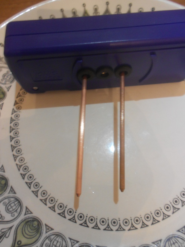 Varillas de cobre despu�s de la
                producci�n de cobre con agua del ca�o con el aparato
                pulsador de iones Ionic Pulser