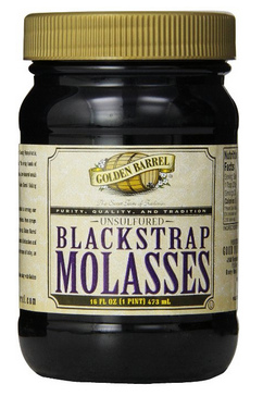 Mélasse de sucre, p.e. "Mélasse
                              de la bande noire du lièvre Brer"
                              ("Brer Rabbit Blackstrap
                              Molasses") dans un bocal