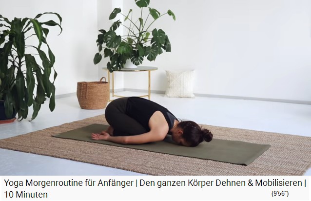 Ejercicio de estiramiento plegado:
                    estiramiento de la espalda desde la rodilla hasta el
                    cuello, as� como estiramiento de los muslos -
                    variaci�n 3