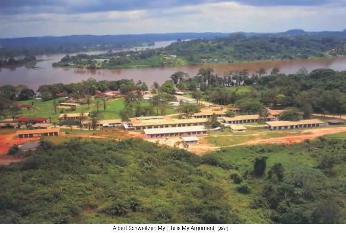 Lambarene 2005: Das
                    Spitaldorf in einer schr�gen Luftaufnahme