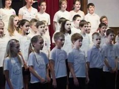 Kinderchor in
                  Ungarn 2012:
