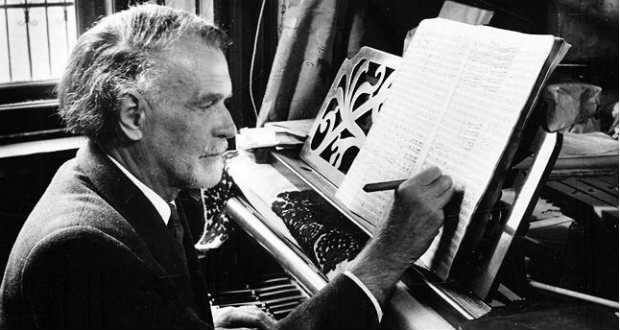 Zolt�n Kod�ly
                    am Klavier