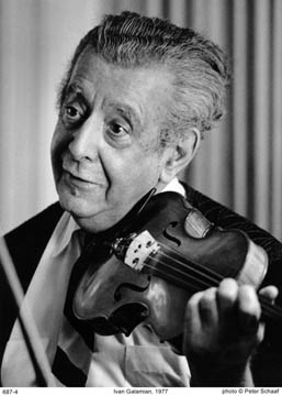 Ivan
                          Galamian mit Geige 1977