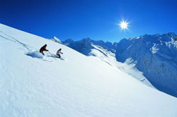 Paarweises Wedeln im Neuschnee
                          [3], das ist lebensgef�hrlich und kann immer
                          Neuschneelawinen ausl�sen, die dann meistens
                          schneller sind als die Skifahrer...