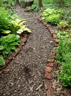 Astillas
                de madera como mantillo