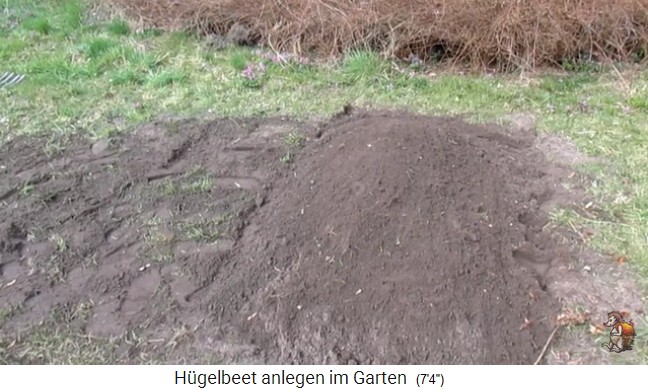 Construcci�n de un
                    bancal de colina con Imperio de jard�n biol�gico
                    (Biogartenreich) 22: La mezcla de tierra del suelo y
                    tierra de compost se pone sobre el lecho 03